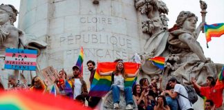 Francia pide "perdón" a los homosexuales perseguidos