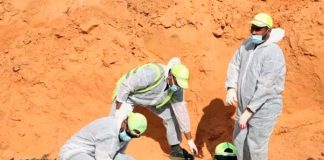 Escalofriante: Encuentran 65 cuerpos de migrantes en una fosa común en Libia