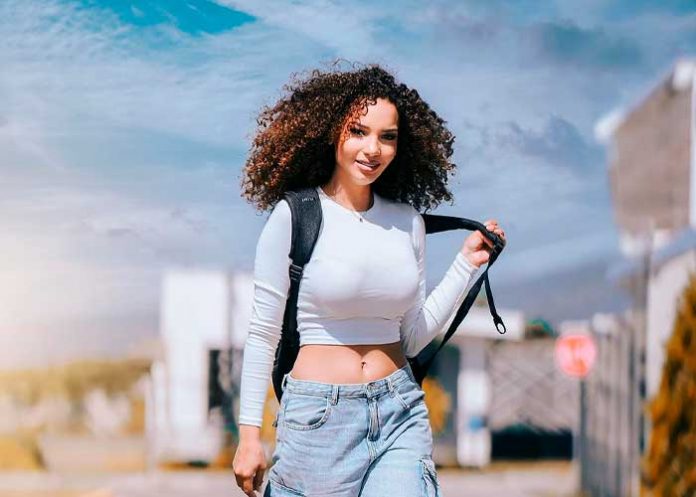 Alondra Leyton brillando en Revista Forbes