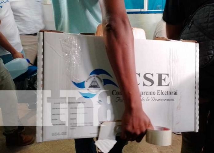 Colegio Marvin Mitchell y JAC garantizan correcta entrega de material electoral