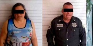 Policía de México en una situación comprometedora