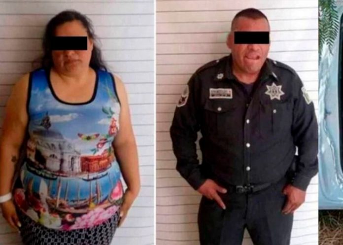 Policía de México en una situación comprometedora