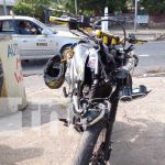 Motorizado impacta con una camioneta que le invadió carril en Managua Foto: Accidente de tránsito en Managua / TN8