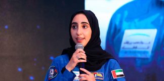 Mujer astronauta lista para la Luna