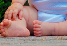 Niña de 2 años muere al caer de un edificio en Colombia