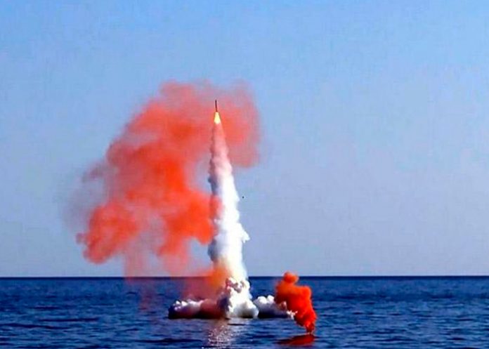 Rusia lanza con éxito un misil de crucero Kalibr 