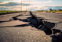 Casas destruidas por terremoto en Papúa Nueva Guinea
