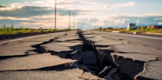 Casas destruidas por terremoto en Papúa Nueva Guinea