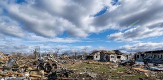 Tornados sacuden estados del centro de EEUU