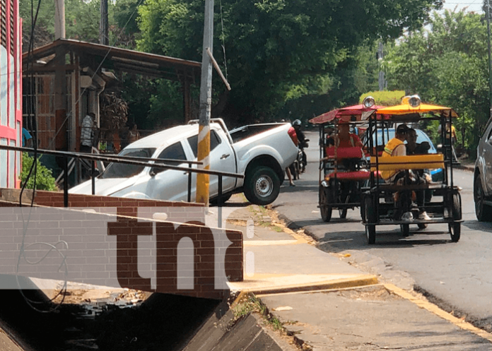 Carro al fondo de una canaleta en las Américas 2