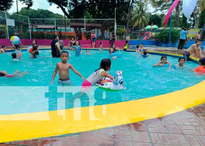 Piscinas de Xilonem concurridas por familias nicaragüenses