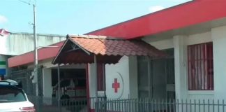 Mientras veía un pleito, hombre termina con un machete incrustado en su frente
