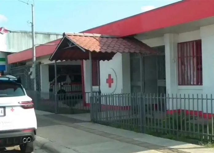 Mientras veía un pleito, hombre termina con un machete incrustado en su frente