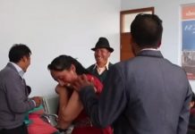 Pasmados de pena, así se dejaron ver recien casados cuando les pidieron el beso Reacción de pareja cuando les pidieron darse un beso