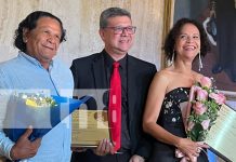 Gloria Bacon y Mario Montenegro reciben reconocimiento del MIFIC en Managua