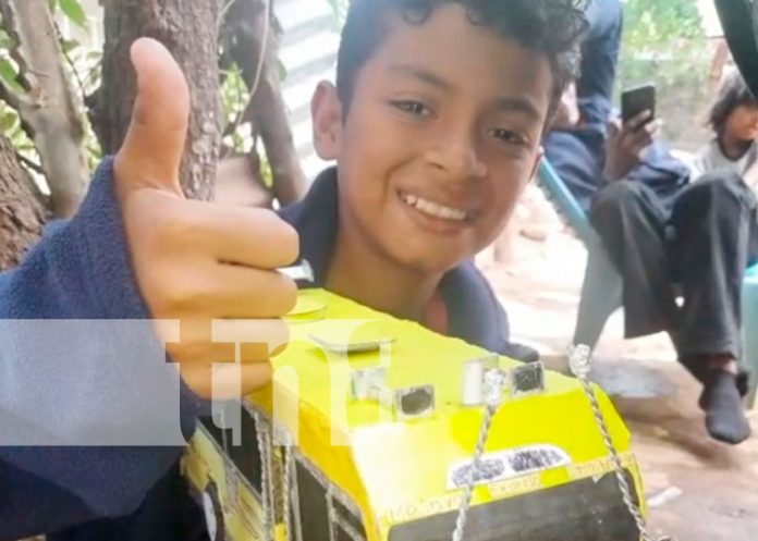 1 Foto: Joven empresario de 12 años triunfa con réplicas de buses en Tipitapa / TN8