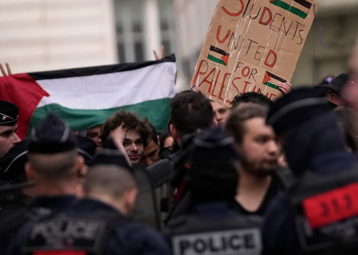 1 Foto: Represión en Francia /cortesía