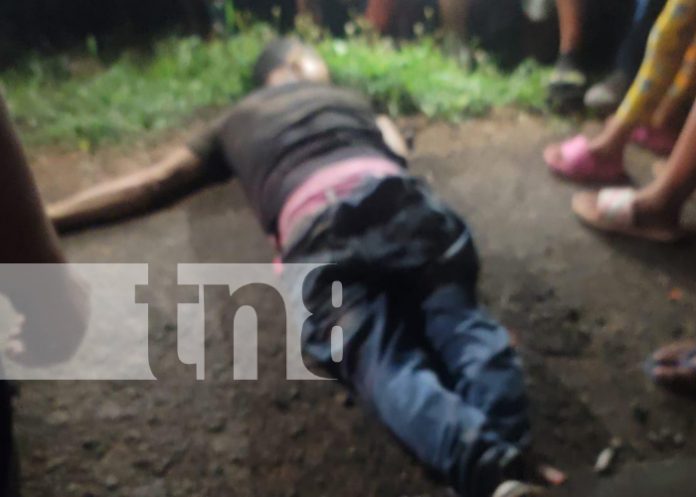 1 Hermanos embestidos por bus, uno muere y el otro en estado crítico en Río San Juan