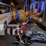 Choque entre motocicletas deja tres heridos en Managua por irrespetar el Alto Foto: Choque entre motocicletas deja tres heridos en Managua por irrespeto a señal de ALTO/TN8