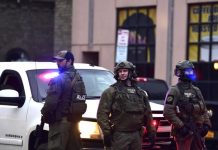 Enfrentamiento a tiros en EE.UU. deja a cuatro agentes policiales muertos Agentes policiales mueren en enfrentamiento a tiros