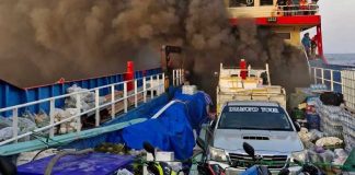 Se incendia un ferry con casi 100 pasajeros en Tailandia
