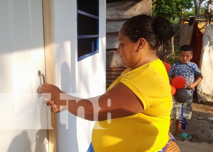 Foto: Lágrimas de emoción y felicidad invaden a protagonistas de viviendas dignas en Nandaime/TN8