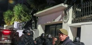 Policía de Ecuador irrumpe en la Embajada