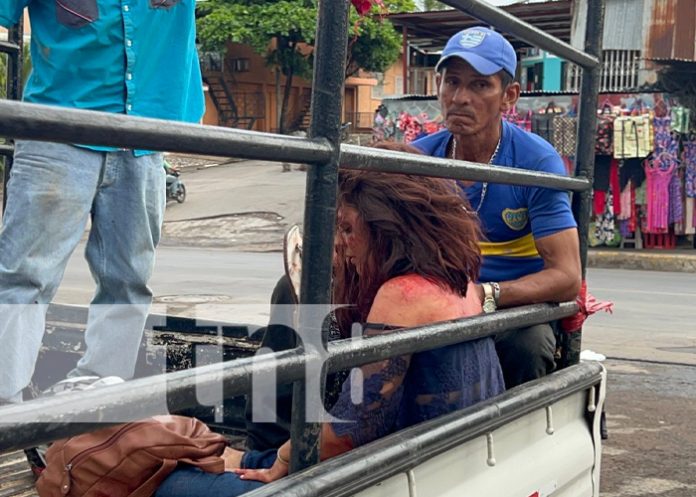 Foto: Joven con severas lesiones tras caer de una motocicleta en marcha en Juigalpa, Chontales/TN8
