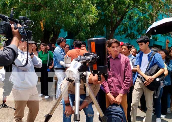Foto: El eclipse solar captò la atenciòn de varios curiosos en Nicaragua / TN8