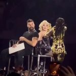 Video: Ricky Martin muy sensual junto a bailarines en concierto de Madonna Video: Ricky Martin muy sensual junto a bailarines en concierto de Madonna