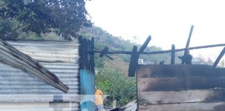 Foto: Bomberos luchan contra voraces llamas en incendio nocturno en Jinotega/TN8