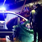 Hombre decapita a su padre y juega fútbol con su cabeza en España Hombre decapita a su padre y juega fútbol con su cabeza en España