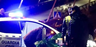 Hombre decapita a su padre y juega fútbol con su cabeza en España
