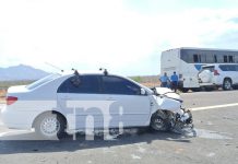Un bus y un carro, protagonistas de un accidente que deja a una señora con fuertes golpes Un bus y un carro, protagonistas de un accidente que deja a una señora con fuertes golpes