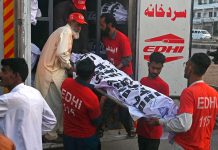Pakistán: Mueren 17 personas a bordo de un bus tras caer a un barranco Foto: Tragedia en Pakistán /cortesía