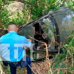 Explosión de llanta casi mata a mujer embarazada en la Carretera Sur Se precipitó a un guindo en Carretera Sur
