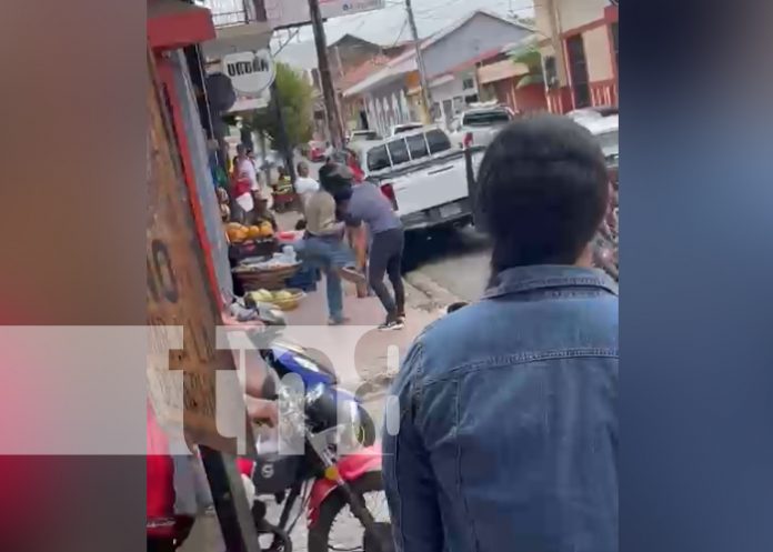 Foto: Taxista y motociclista convirtieron las calles de Juigalpa en un ring de boxeo/TN8