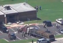Le niegan licencia de conducir y luego impacta contra un edificio en Texas