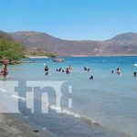 Familias asisten a Xiloá a refrescarse en estos días calurosos