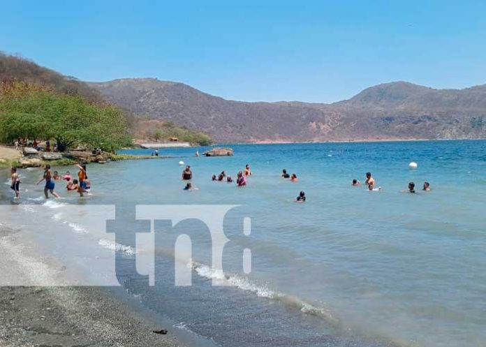 1 Familias asisten a Xiloá a refrescarse en estos días calurosos