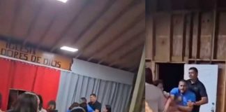 Captan pelea de 'hermanos' en plena iglesia