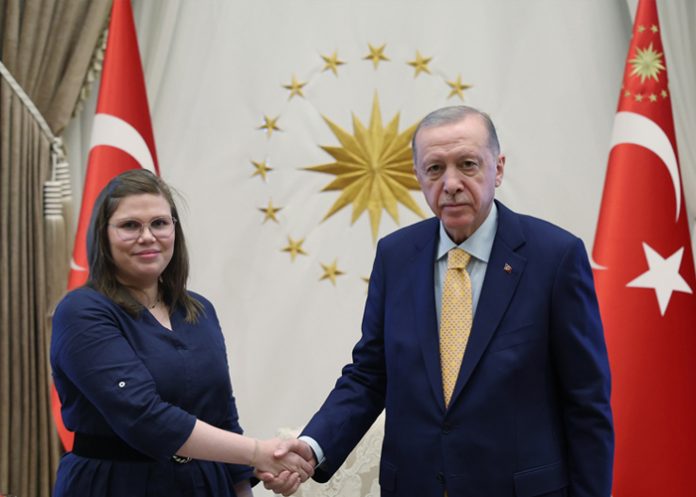 Foto: Embajadora Tatiana García Silva presenta credenciales a Presidente de Turquía / Cortesía