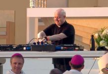En Portugal un famoso padre da misa con música electrónica (Video) En Portugal un famoso padre da misa con música electrónica (Video)