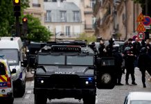 París: «Desquiciado» es arrestado por amenaza de Inmolación en Consulado de Irán Foto: Tensión en las calles de París /cortesía