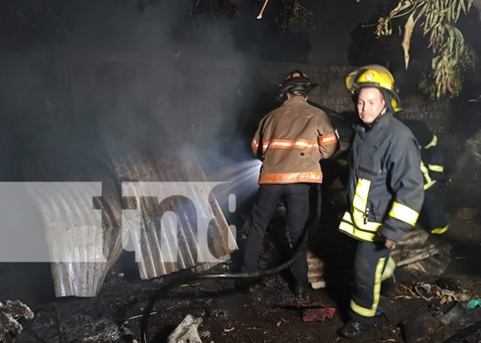 1 Foto: Zapatero queda a la intemperie tras incendio en su cuarto en un barrio de Managua/TN8