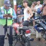 Conductora de motocicleta terminó lesionada en la entrada principal de Nandaime Foto: Conductora de motocicleta terminó lesionada en la entrada principal de Nandaime/TN8