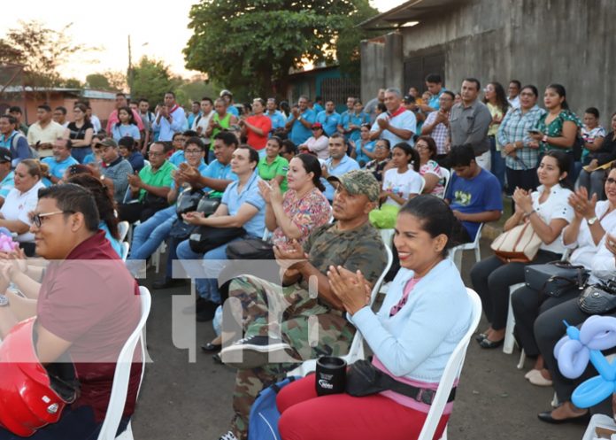 Foto: Cantata revolucionaria y caminata de las velas en León por Héroes y Mártires/TN8