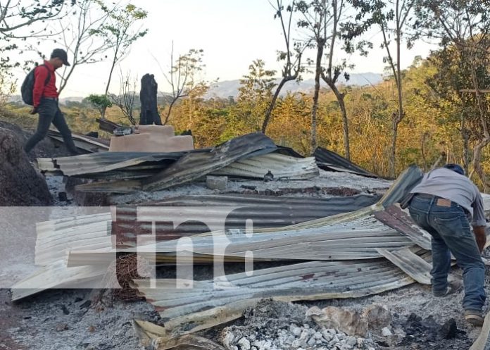 Foto: Familia afectada por incendio en Matiguás/TN8