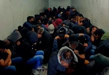 Apiñados como ganado, así hallan a 131 migrantes en un contenedor en México