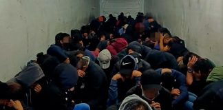 Apiñados como ganado, así hallan a 131 migrantes en un contenedor en México